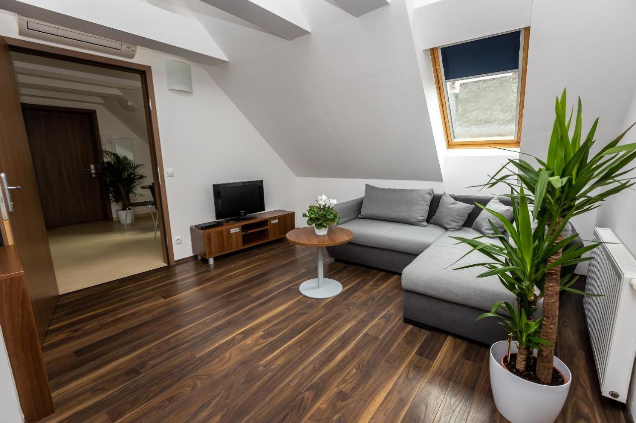 Vinosseum Bor- Es Apartmanhaz Sopron Eksteriør billede