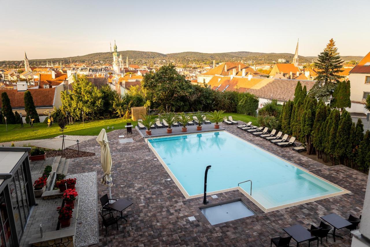 Vinosseum Bor- Es Apartmanhaz Sopron Eksteriør billede